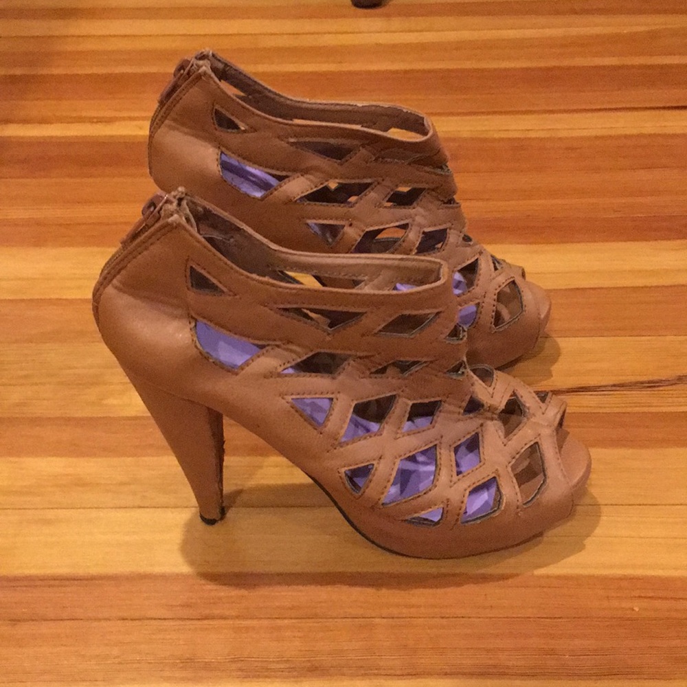 Shoe Dazzle Heals// Size: 6.5